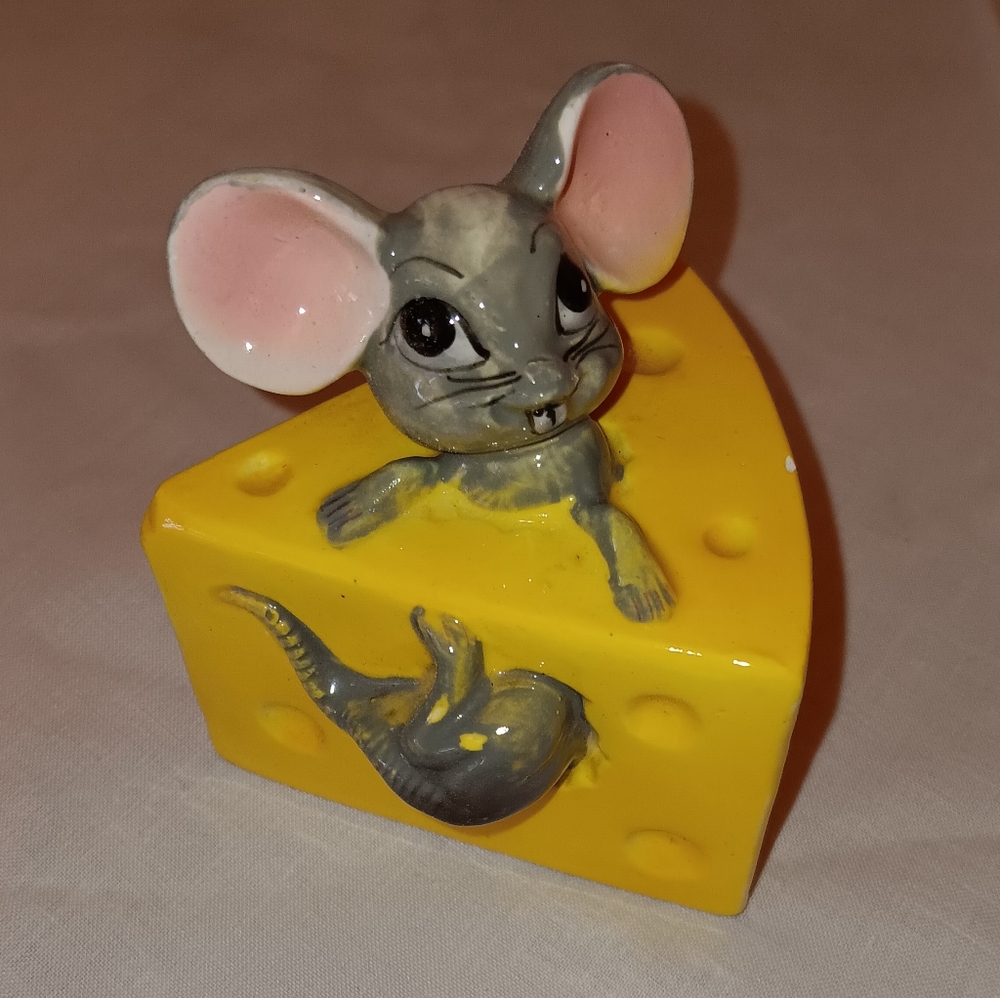 Vintage mouse in the cheese figure